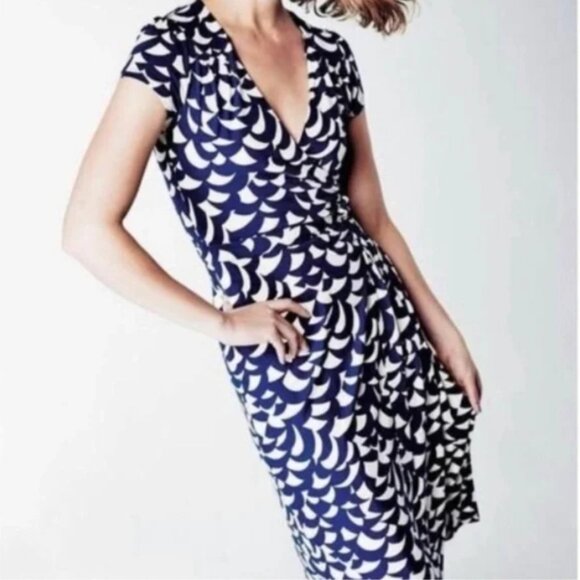 Boden Evangeline Jersey Wrap Dress Blue Pattern 2 - Picture 11 of 11